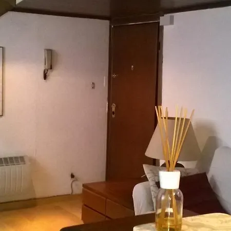 Studio 65 アパート